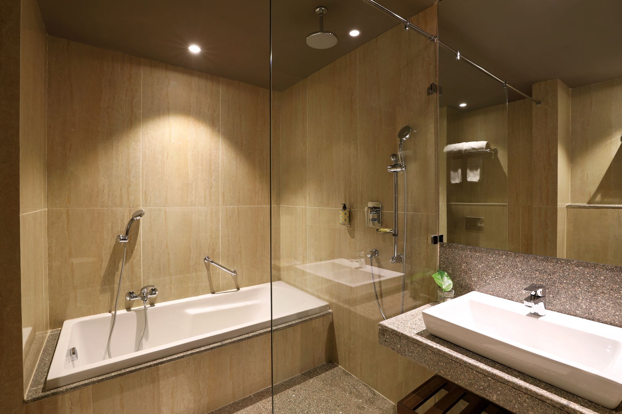 Lemon Tree Hotel Sohna Road Gurgaon Exterior photo