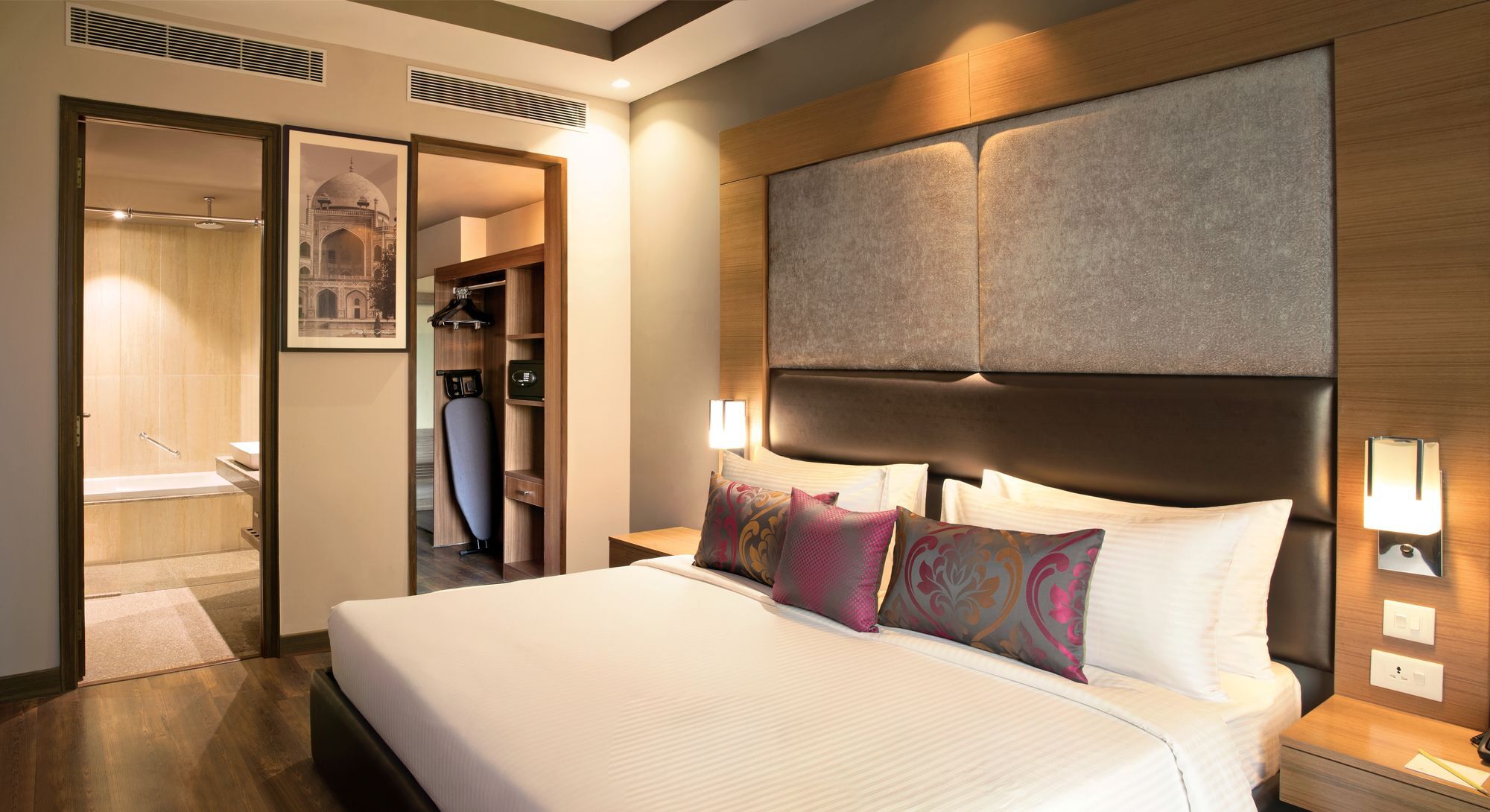 Lemon Tree Hotel Sohna Road Gurgaon Exterior photo